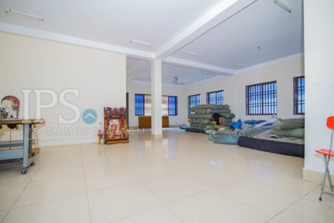5 Bedroom Villa  For Rent - Teuk Thla