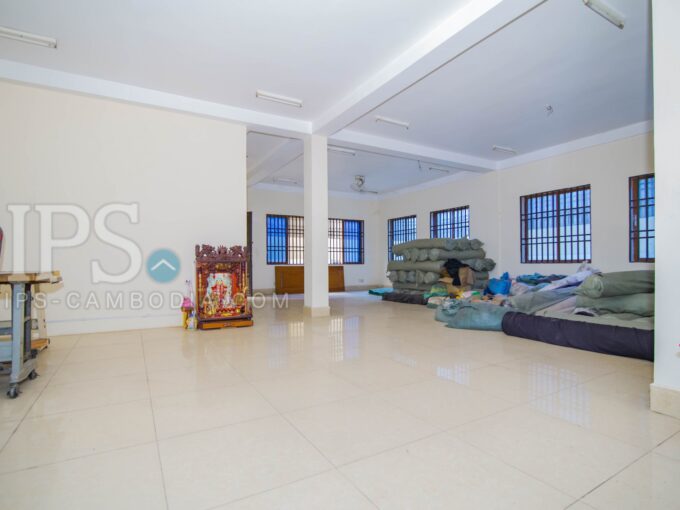 5 Bedroom Villa  For Rent - Teuk Thla