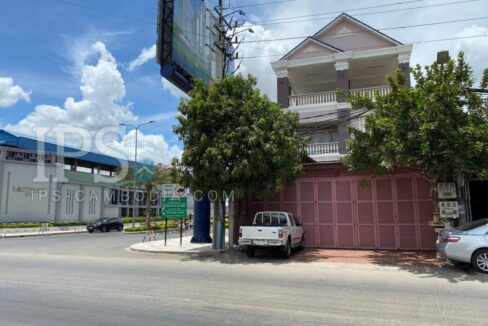 5 Bedroom Townhouse For Rent- Chak Angrae Kraom