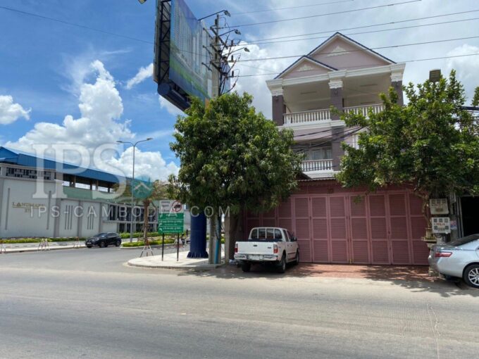 5 Bedroom Townhouse For Rent- Chak Angrae Kraom