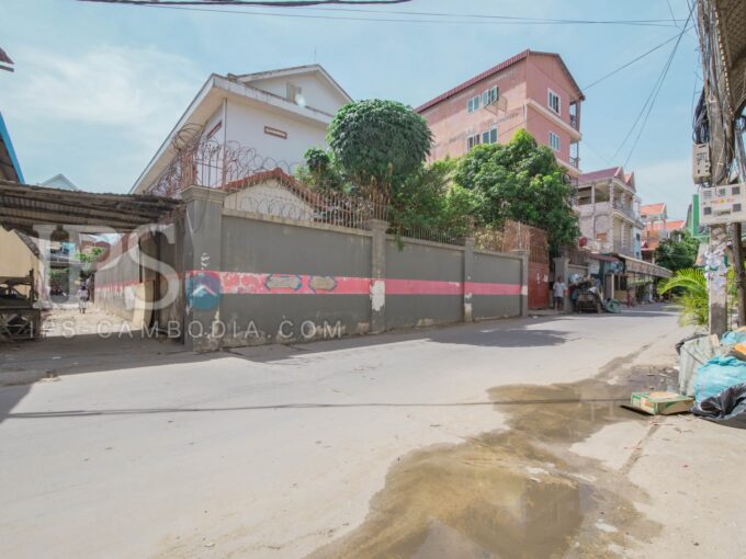 Land and Commercial Building For Sale - Stueng Meanchey