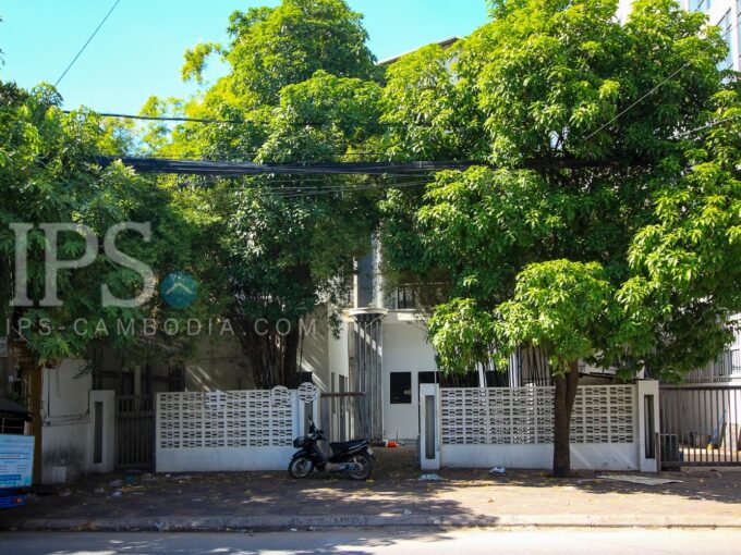225 SQM Commercial Space For Rent - BKK1