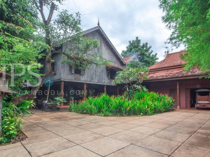 4 Bedroom Heritage Wooden House  For Sale - Wat Damnak Village
