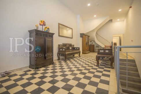 3 Storey Shophouse For Rent - Wat Phnom