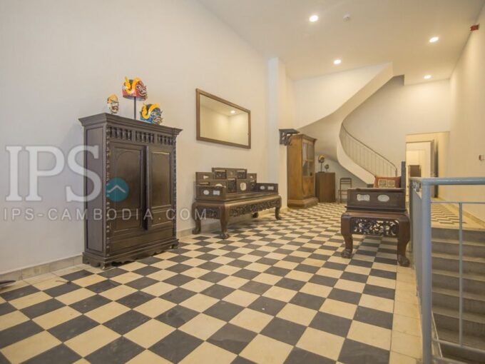 3 Storey Shophouse For Rent - Wat Phnom