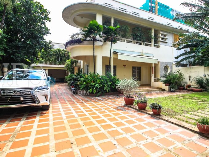 5 Bedrooms Villa For Rent - Daun Penh