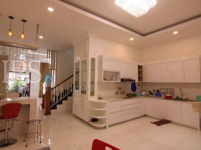 4 Bedroom Twin Villa  For Rent - Chrang Chamreh Ti Muoy