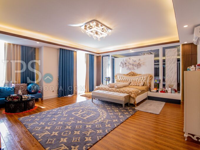5 Bedroom Villa For Sale - Sen Sok