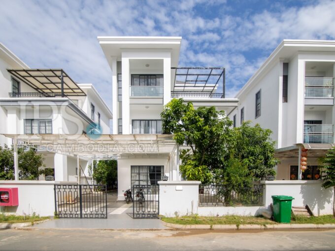 5 Bedroom Villa For Sale - Chak Angrae Kraom