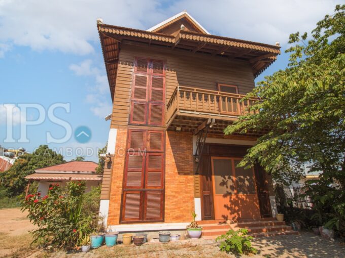 Three Bedroom Wooden Villa for Rent in Siem Reap