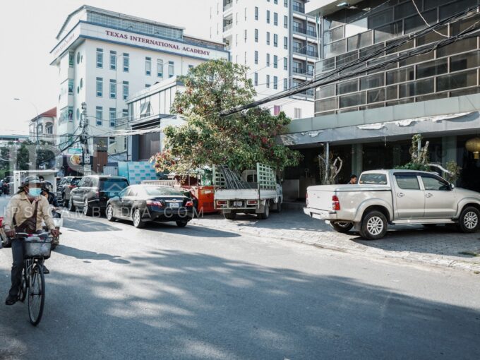470 Sqm Land For  Sale in BKK1 - Phnom Penh