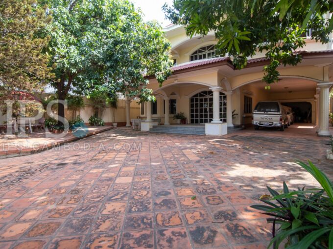 8 Bedroom Commercial Villa For Rent - BKK1