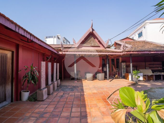9380 Sqm Commercial Complex For Sale - Old MarketPub Street