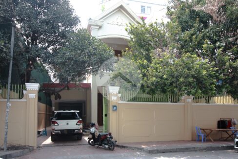 6 Bedroom Commercial Villa  For Rent- Toul Tum Poung