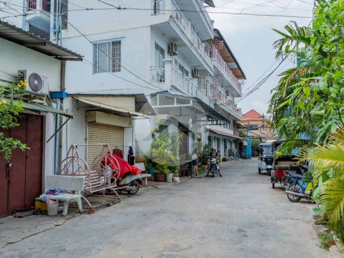 7 Bedroom Villa And 40 Room Rental Building For Sale - Phnom Penh Thmey