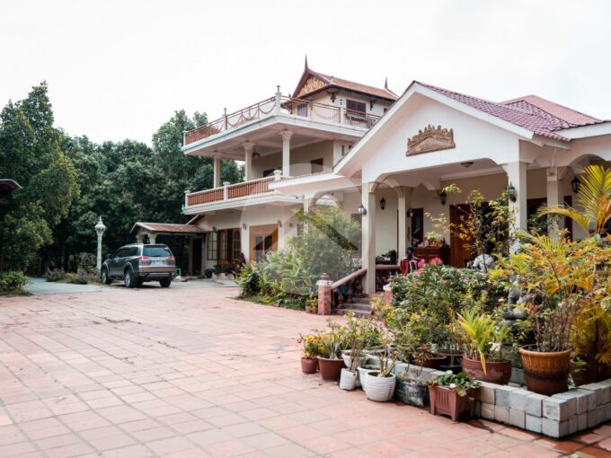 6120 Sqm Property With 2 Villas For Rent - Nirouth