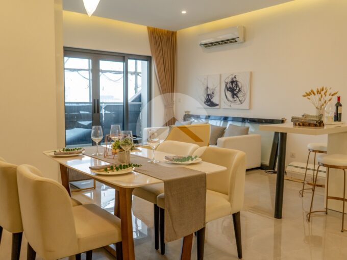 6th Floor 2 Bedroom Condo For Sale in the Peninsula -