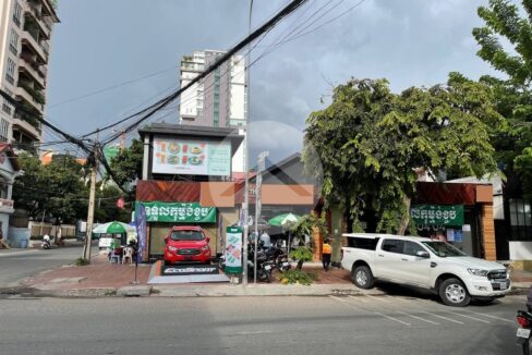 200 Sqm Commercial Building In Corner Lot For Rent - BKK1