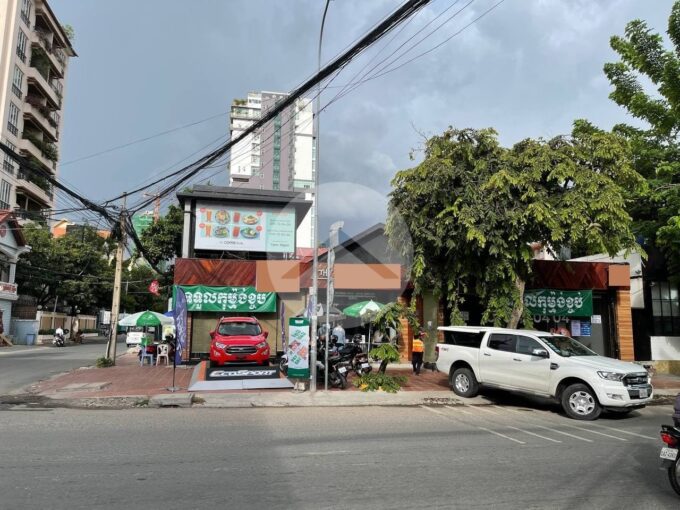 200 Sqm Commercial Building In Corner Lot For Rent - BKK1