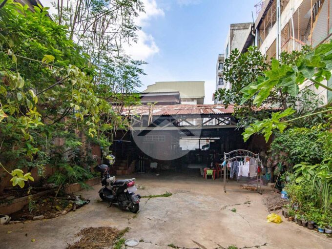 233 Sqm  Land For Sale in Toul Tom Pong - Phnom Penh