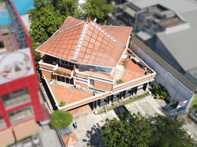 Vann Molyvann Historical Estate For Rent - Along Mao Tse Tong BLVD