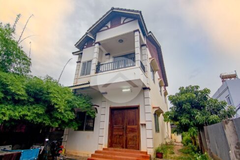 3 Bedroom Villa For Rent - Svay Dangkum