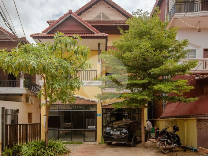 10 Bedroom Commercial Building For Rent - Old Market  Pub Street