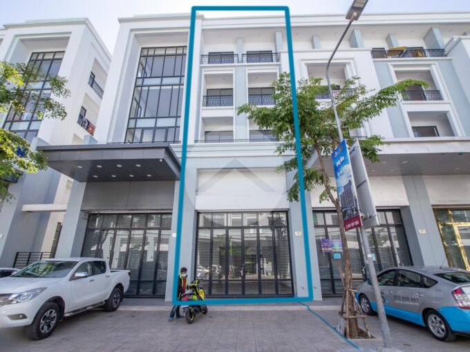 4 Bedroom Shophouse For Rent - Mean Chey