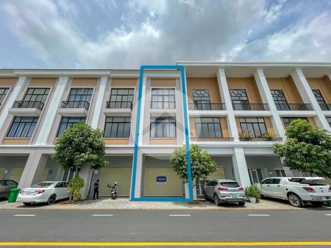 4 Bedroom Shophouse For Rent - Chak Angrae Kraom