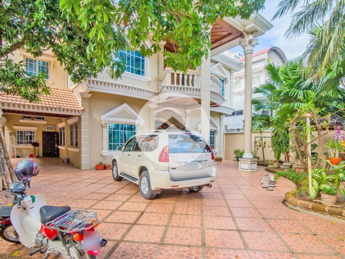 7 Bedroom Villa For Sale - BKK1