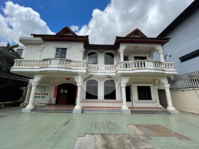 7 Bedroom  Commercial Villa For Rent - BKK1