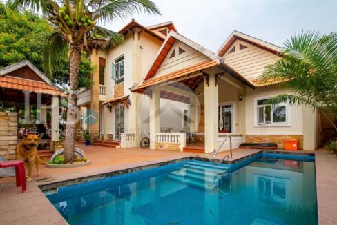 8 Bedroom  Villa For Rent - Preaek Pra