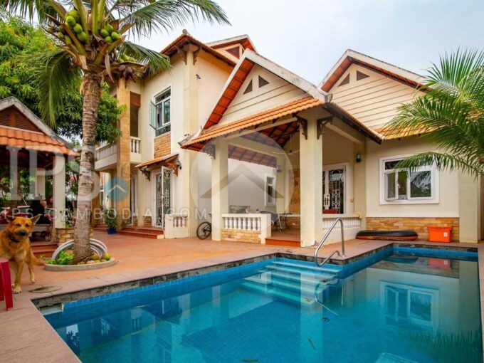 8 Bedroom  Villa For Rent - Preaek Pra