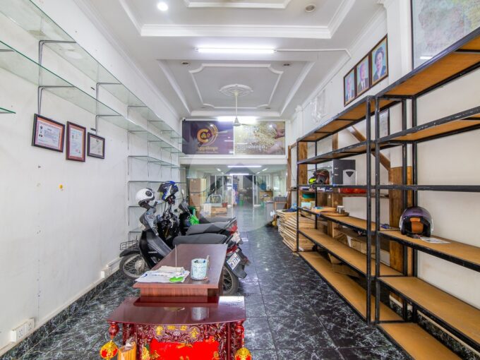 132 Sqm Retail Space For Rent - Daun Penh