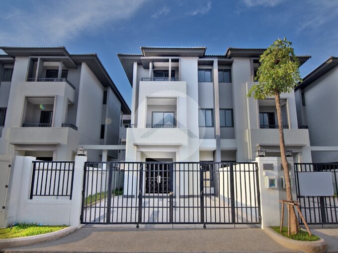 4 Bedroom Twin Villa For Sale - Borey Chip Mong 60 M