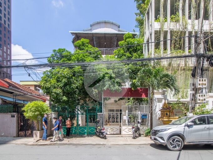 3 Bedroom Shophouse For Rent - BKK1