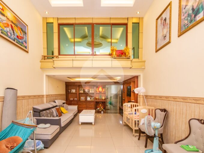2 Bedrooms Flat For Sale - Borey New World