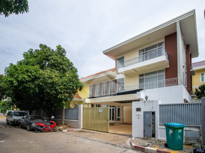6 Bedroom Villa For Rent  - Elite Town
