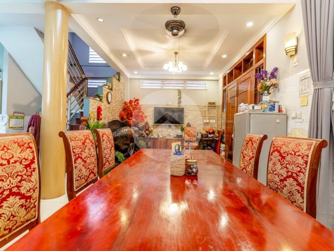 5 Bedroom Commercial Shophouse For Rent- Svay Dangkum