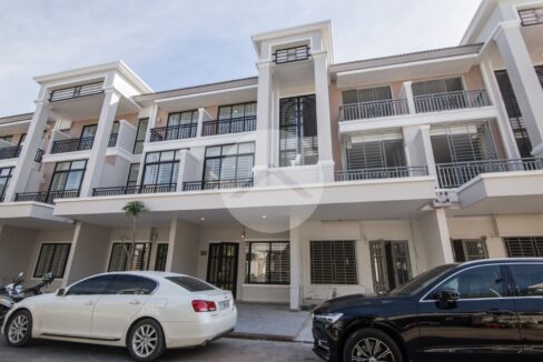 4 Bedroom Linked House For Rent - PH The Star Diamond
