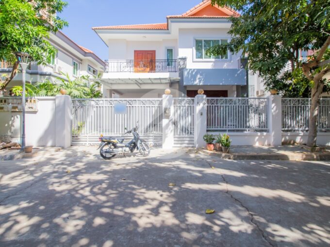 3 Bedroom Villa For Rent - Tonle Bassac