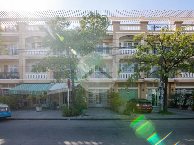 5 Bedroom Shophouse For Rent - Stueng Meanchey
