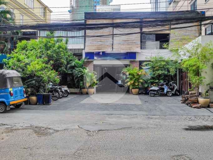 600 Sqm Commercial Space For Rent - BKK1