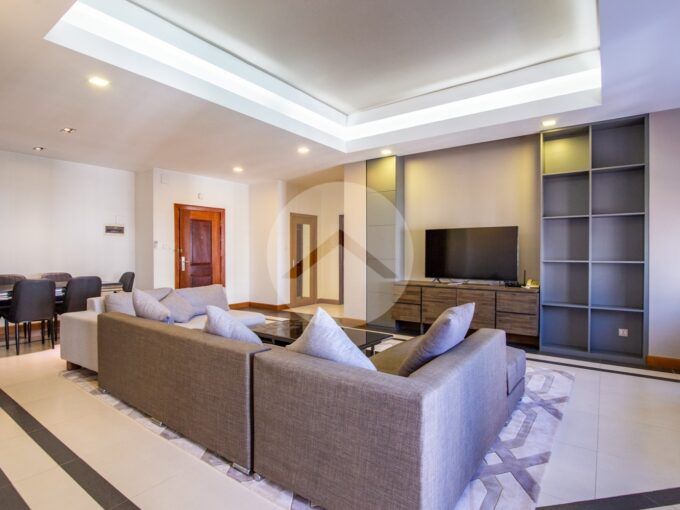 2 Bedroom Serviced Apartment For Rent in BKK1