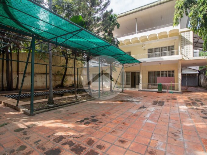 6 Bedroom Commercial Villa For Rent - BKK1