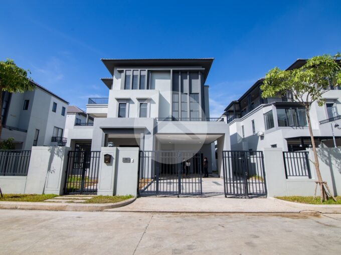6 Bedroom Queen Villa For Sale - Chip Mong 60m