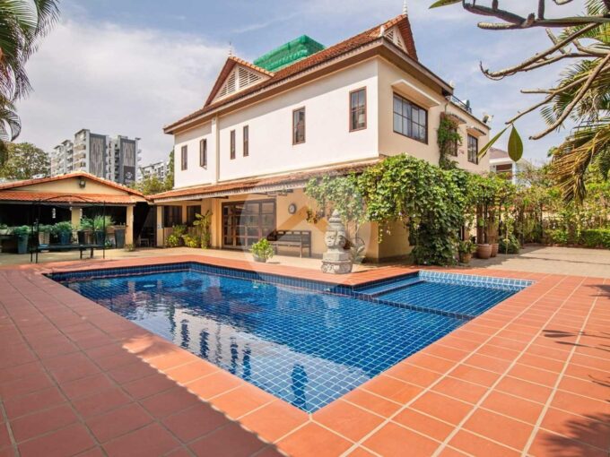 6  Bedroom Villa for Sale  - Teuk Thla