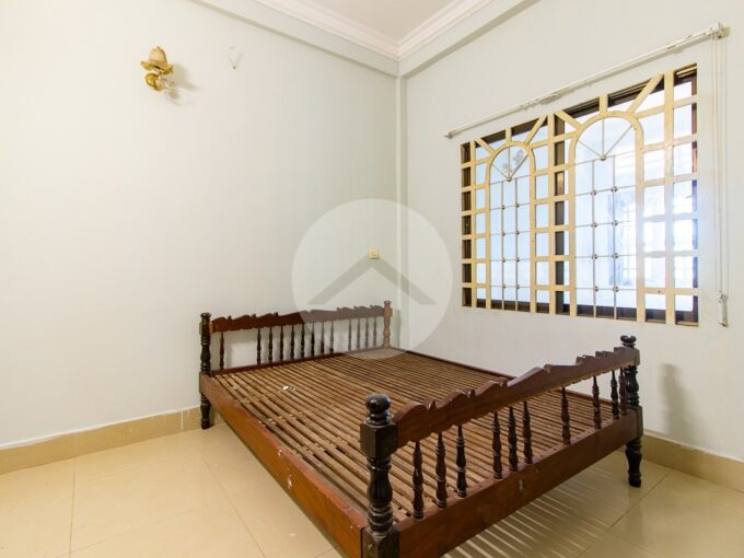 7 Bedroom Shophouse For Sale - Slor Kram