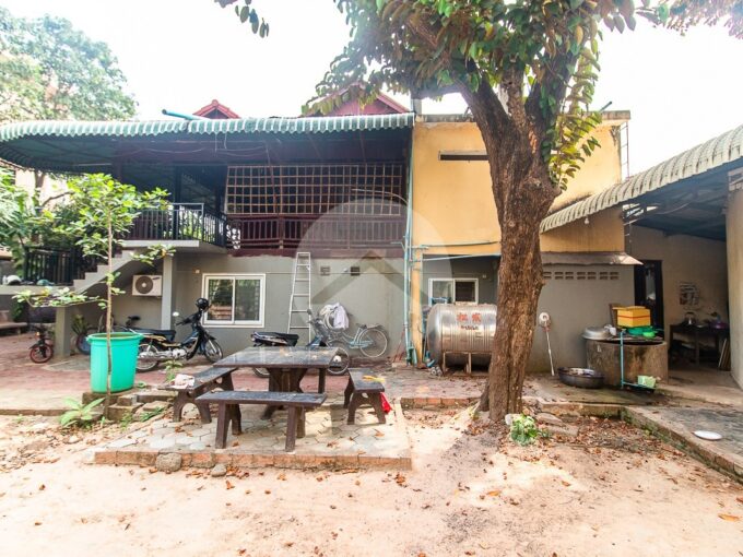 6 Bedroom Wooden House For Sale - Sala Kamreuk