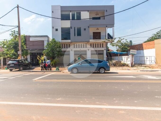 18 Bedroom Commercial Building For Sale - Svay Dangkum